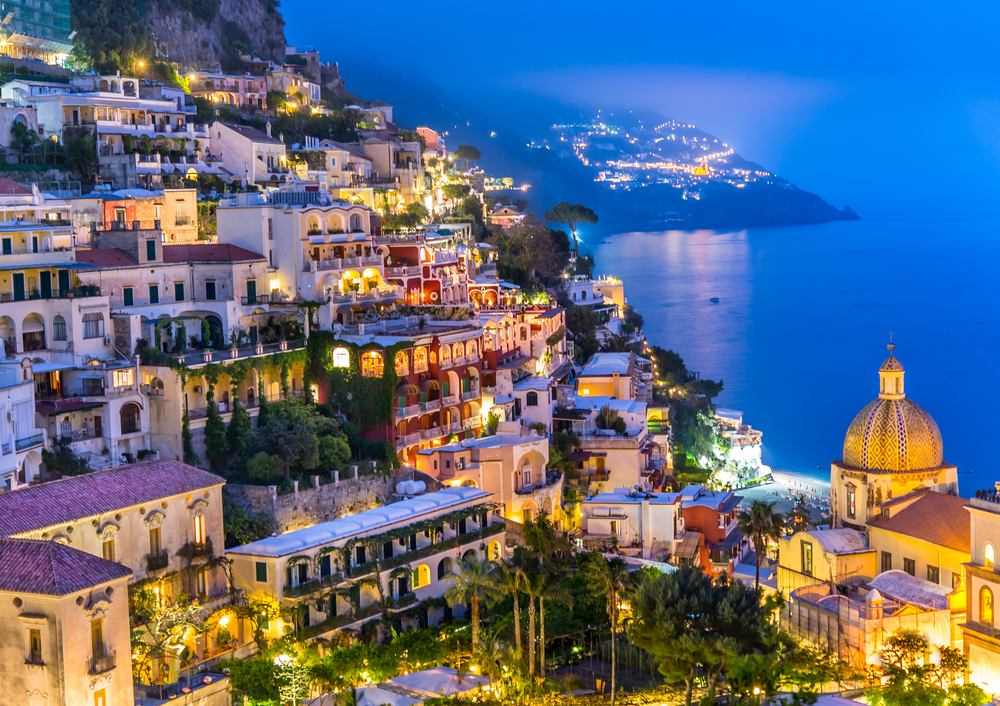 Serile de vară sunt mirifice în micul sat Positano