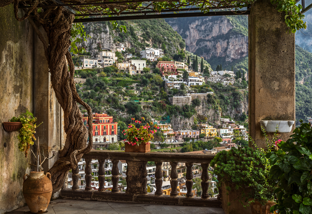 Câteva seri petrecute în Positano vor constitui o amintire romantică inedită